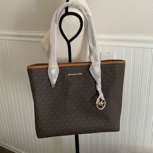 Michael Kors Jet Set Travel Purse